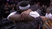 今天这么猛原因在这？阿德巴约赛后拥抱女友 以后生小孩得多猛？