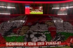 大战在即！拜仁主场赛前看台tifo：带我们进决赛！