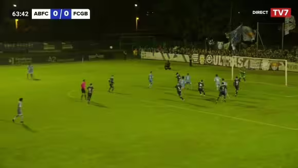 前法甲豪门波尔多降到法国第六级别联赛，450名球迷随队远征
